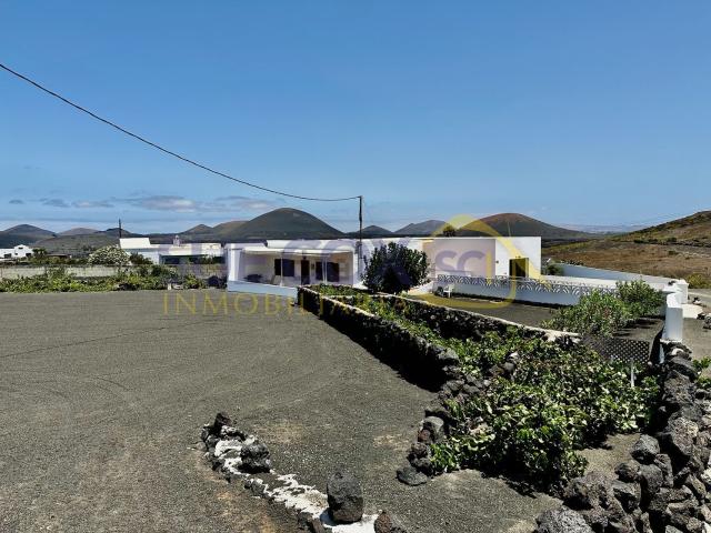 Casa rústica, Tias
