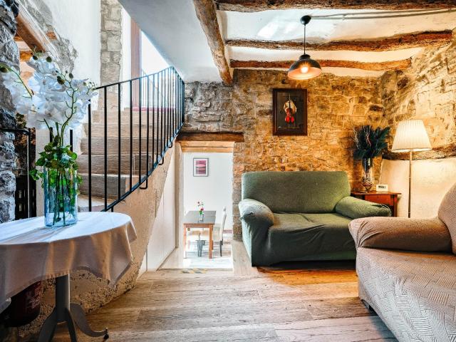 Casa rural de lujo con seis suites y zona de aguas en la Segarra