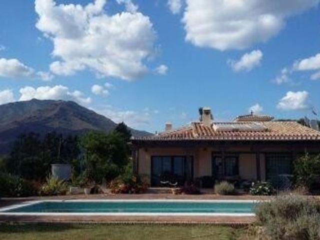 Exclusiva Casa rural de 250 m2 en venta Estepona, España