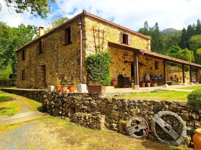 Casa rural de piedra con finca