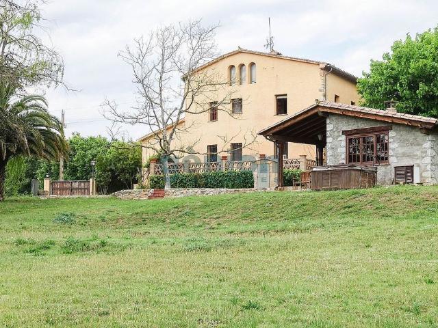 Casa rural en venta en Bescanó, de 360 m² 5 habitaciones por 535.000