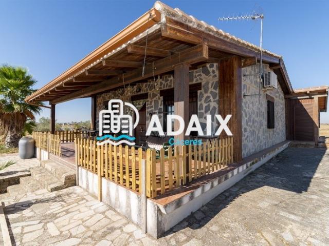 Casa Rural en Venta en Cáceres, con Terreno
