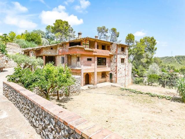 Casa rural en venta en calle Bv, Avinyonet del Penedès, de 744 m² 3 habitaciones por 440.000
