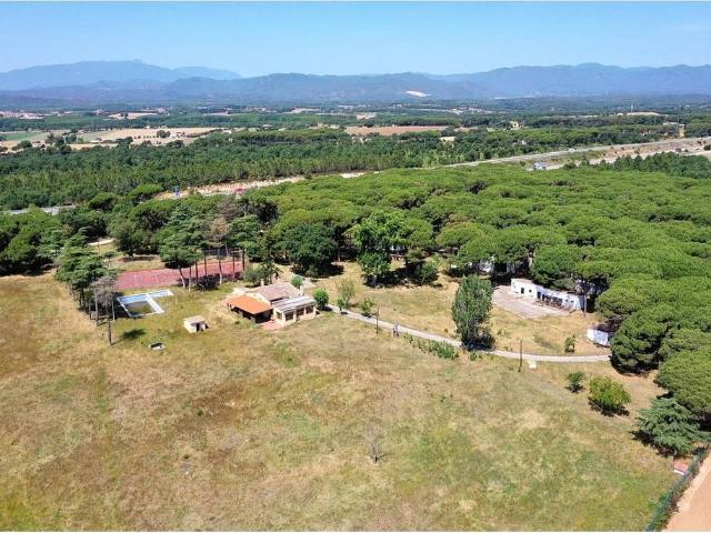 Casa rural en venta en calle De Girona, Caldes de Malavella, de 179 m² 5 habitaciones por 695.000