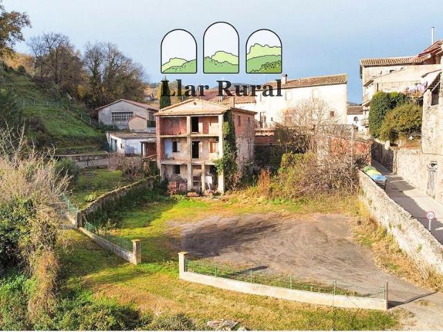 Casa rural en venta en calle De la Doma, Santa Pau, de 300 m² 6 habitaciones por 200.000