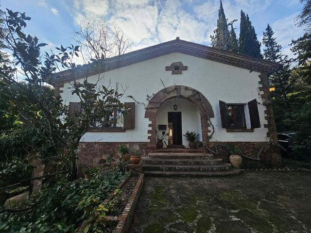 Casa rural en venta en calle Del Doctor Peris, Castellví de Rosanes, de 240 m² 4 habitaciones por 650.000