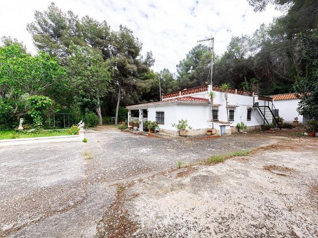 Casa rural en venta en calle Fondos Bruno Estapé, Cubelles, de 294 m² 4 habitaciones por 250.000