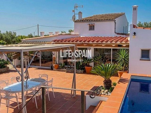 Casa rural en venta en calle L'ampolla, Ampolla, l´, de 405 m² 6 habitaciones por 390.000