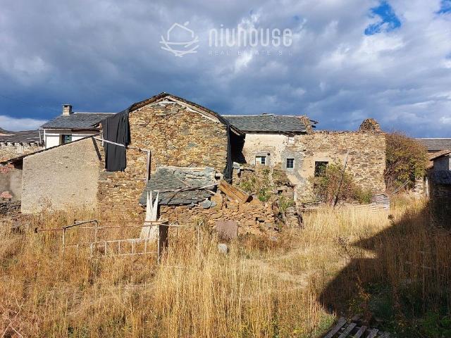 Casa rural en venta en plaza Major, Fontanals de Cerdanya, de 500 m² 4 habitaciones por 360.000