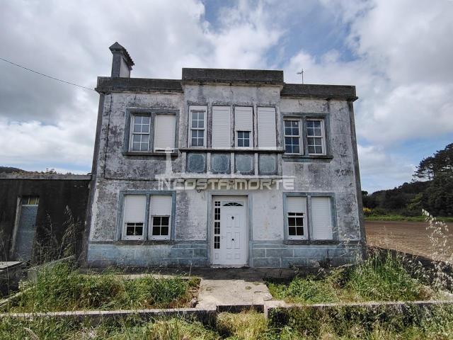 Casa Rural para Reformar en la parroquia de Moraime Muxía con Amplia Parcela