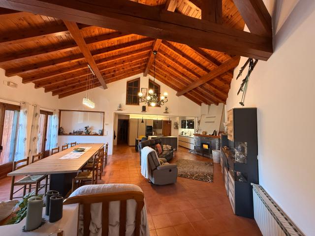 Casa rural 5 dormitorios 465 m2
