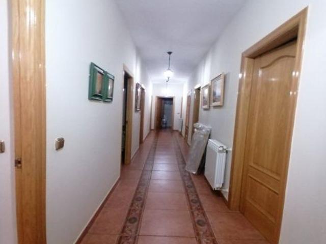 CASA RURAL, 7 DORMITORIOS DOBLES, BODEGA, CON PARCELA DE 38.000 METROS CONTIGUA a desarrollar