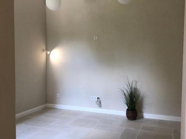 Casa recent renovata, 300 mp teren, parcare in curte, zona centru