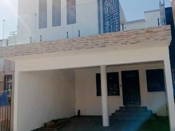 Casa recién remodelada con terraza en recámara principal · Residencial de Cortez