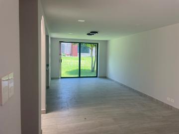 Casa recién remodelada en Morillotla Fraccionamiento con áreas verdes, excelente ubicación