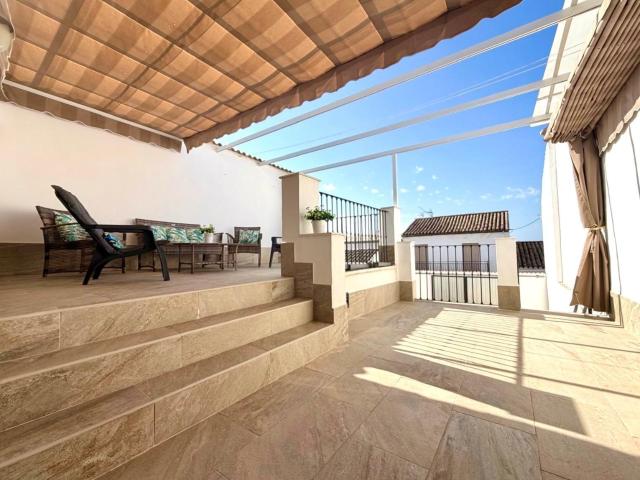 CASA REFORMADA Y AMUEBLADA JUNTO AL PASEO COLÓN