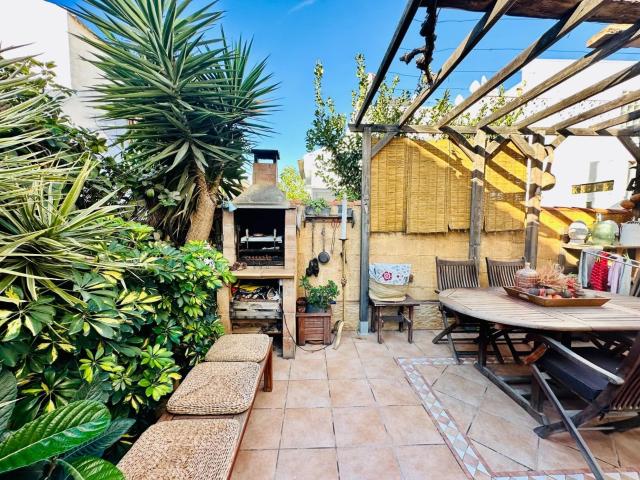 ¡Casa Reformada y Llena de Luz a un Paso de la Playa! Casa c. 66m² Torrevieja