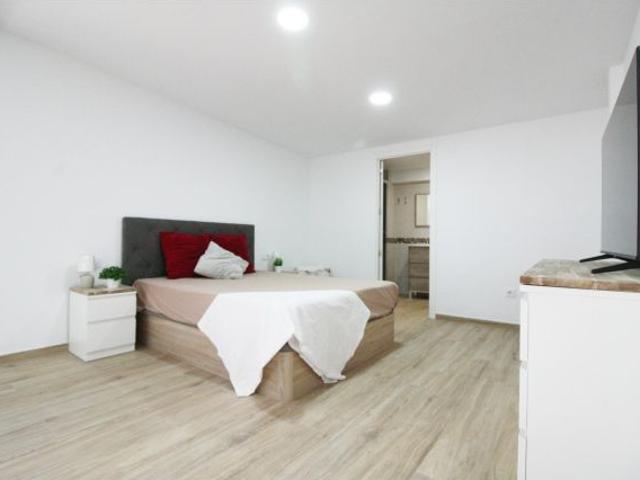 CASA REFORMADA CON GRAN POTENCIAL EN ALAQUAS