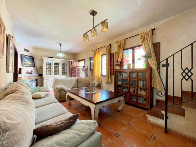 CASA REFORMADA CON PATIO Y TERRAZA