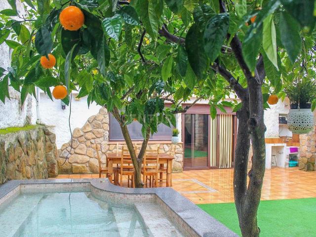 ✨ Casa Reformada con Piscina, Patio, Terraza y Aparcamiento + Playas ️ y Rutas