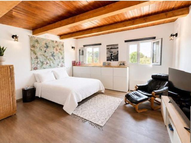 Casa reformada con piscina privada, gran exterior y con posibilidad de ampliación