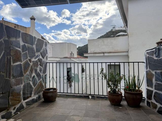 Casa reformada con terraza en Jete, cerca de Almuñécar | Placas solares