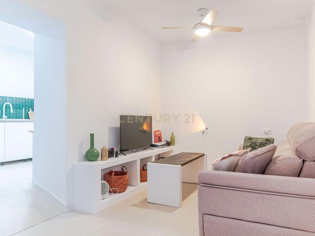 Casa reformada con terraza en Molvizar