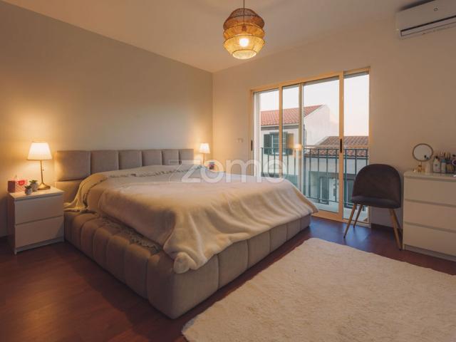 Casa reformada de 2+1 quartos a 100m do mar – São Roque