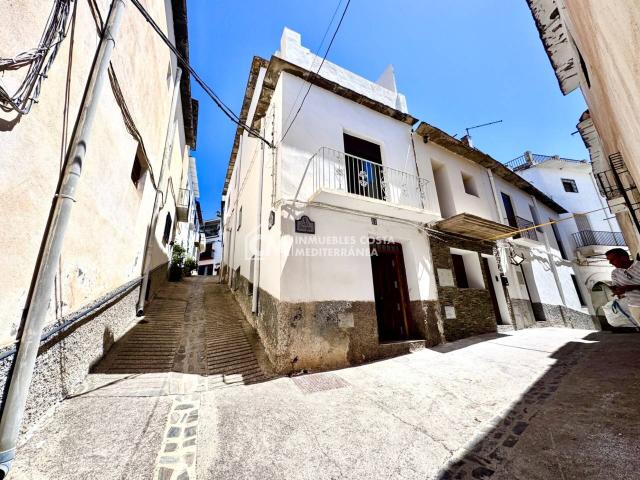 Casa Reformada de 3 Dormitorios con Gran Terraza en el Centro de Laroles