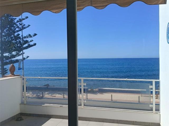 Casa reformada, en primera línea de playa! 140m² Lagos