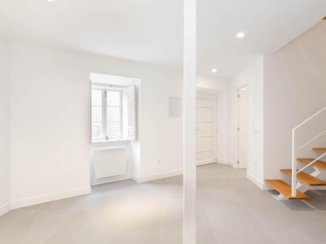 Casa rehabilitada integralmente en 2025 — Paseo de San Juan de Nieva Avilés 114 m² + Bajo cubierta espectacular | Trastero anejo