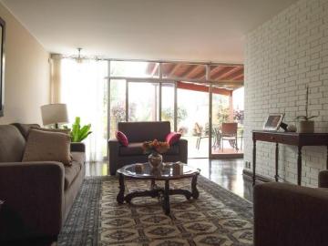 Casa Remodelada Amplio Jardín y Ambientes muy Iluminados y Ventilados