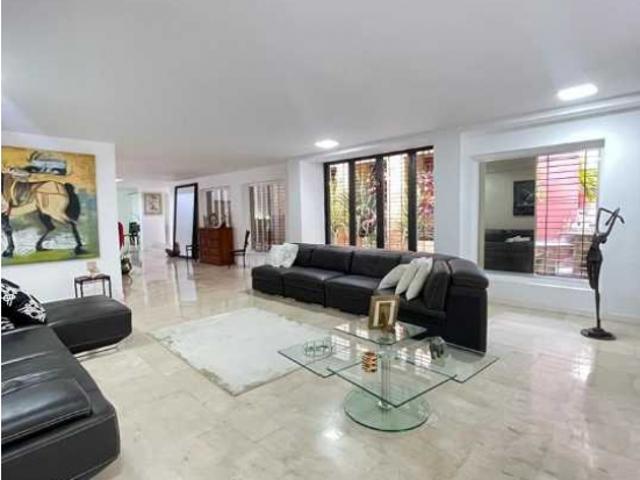 CASA REMODELADA EN CUMBRES DE CURUMO FINANCIADA