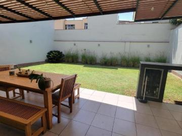 Casa remodelada en monterrico area de terreno m
