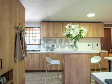 Casa remodelada en san carlos de apoquindo | 4 Dormitorios por 17490.00 en Las Condes