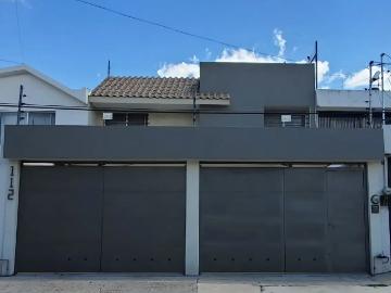 CASA REMODELADA EN PUNTO VERDE