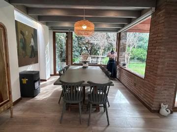 Casa remodelada frente a plaza interior – Cond. Los Almendros, Huechuraba | 5 Dormitorios por 19500.00 en Huechuraba