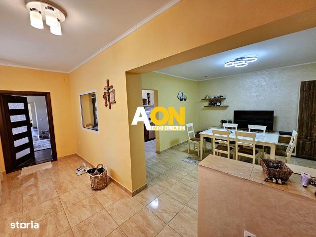 Casa renovata, 4 camere, 2 terase, mobilata, utilata, 568 mp teren