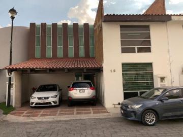 CASA RENTA ATRÁS DE LA UDLA 4 RECÁMARAS