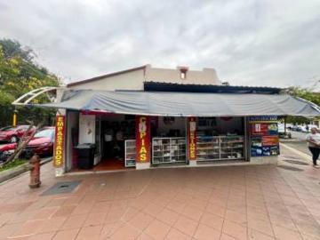 Casa Rentera en Venta con 7 Locales Comerciales EXCELENTE RENDIMIENTO, junto Universidad Guayaquil