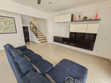 Casa · Residencial Arbolada · 4 Recámaras · Terreno Grande · Huayacan