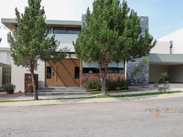 Casa Residencial con Alberca en Fracc Club de Golf La Loma SLP