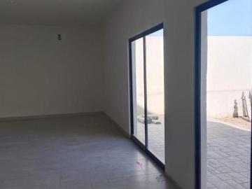 CASA RESIDENCIAL CON ALBERCA EN VENTA, SECTOR VIÑEDOS, TORREÓN,COAH