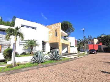 Casa Residencial en CUMBRES PRIVADO, junto al fracc Real del Bosque