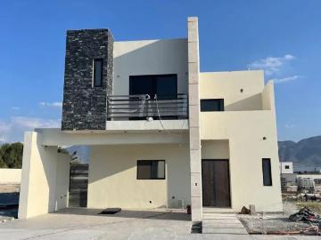 Casa Residencial en Venta En fraccionamiento Frente a Libramiento Óscar Flores Tapia, Saltillo