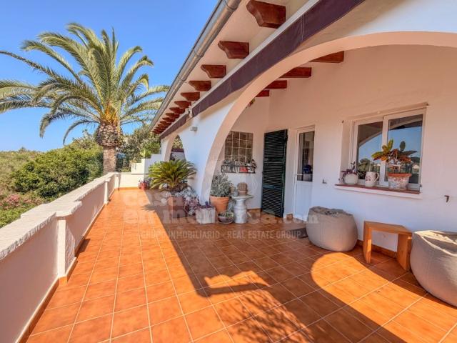 Casa rodeada de campo en Cala Santandria