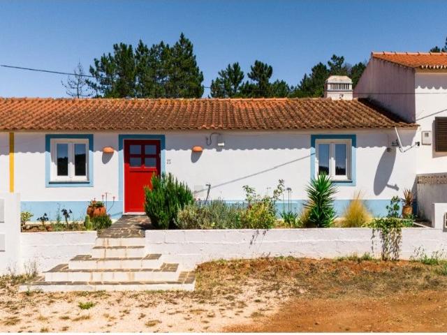 Casa rstica renovada com terrao em Aljezur