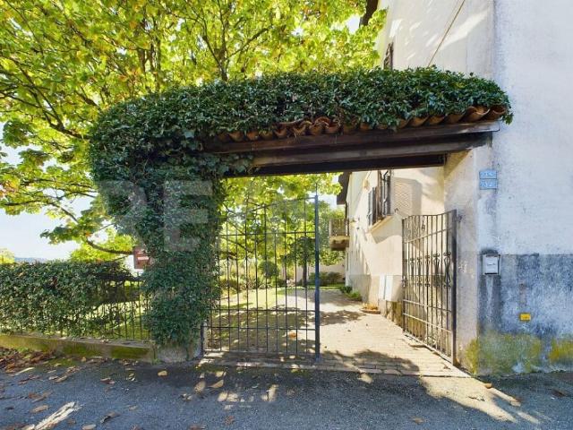 Casa storica con progetto per la costruzione di diversi appartamenti