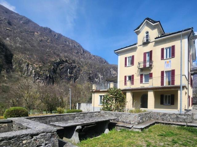 Casa storica plurifamiliare con rustico nel cuore di Avegno