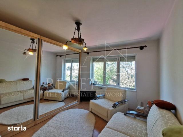 Casa Strada Muntii Carpati, 3 camere, curte proprie